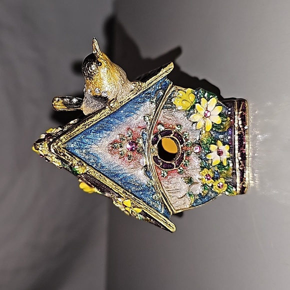Nobility enamel trinket box - Picture 1 of 7